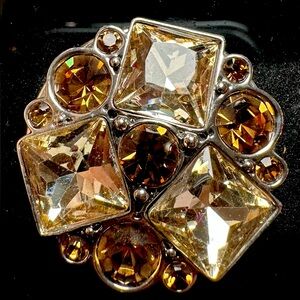 Magnolia and Vine 30mm Grand Harlequin Smoked Topaz Snap